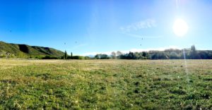 Terrenos disponibles en el loteo La Martita iluminados por el sol